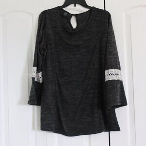 Women's Lildy Button Back Keyhole Tunic size L-XL Crochet Sleeve Casual Grey